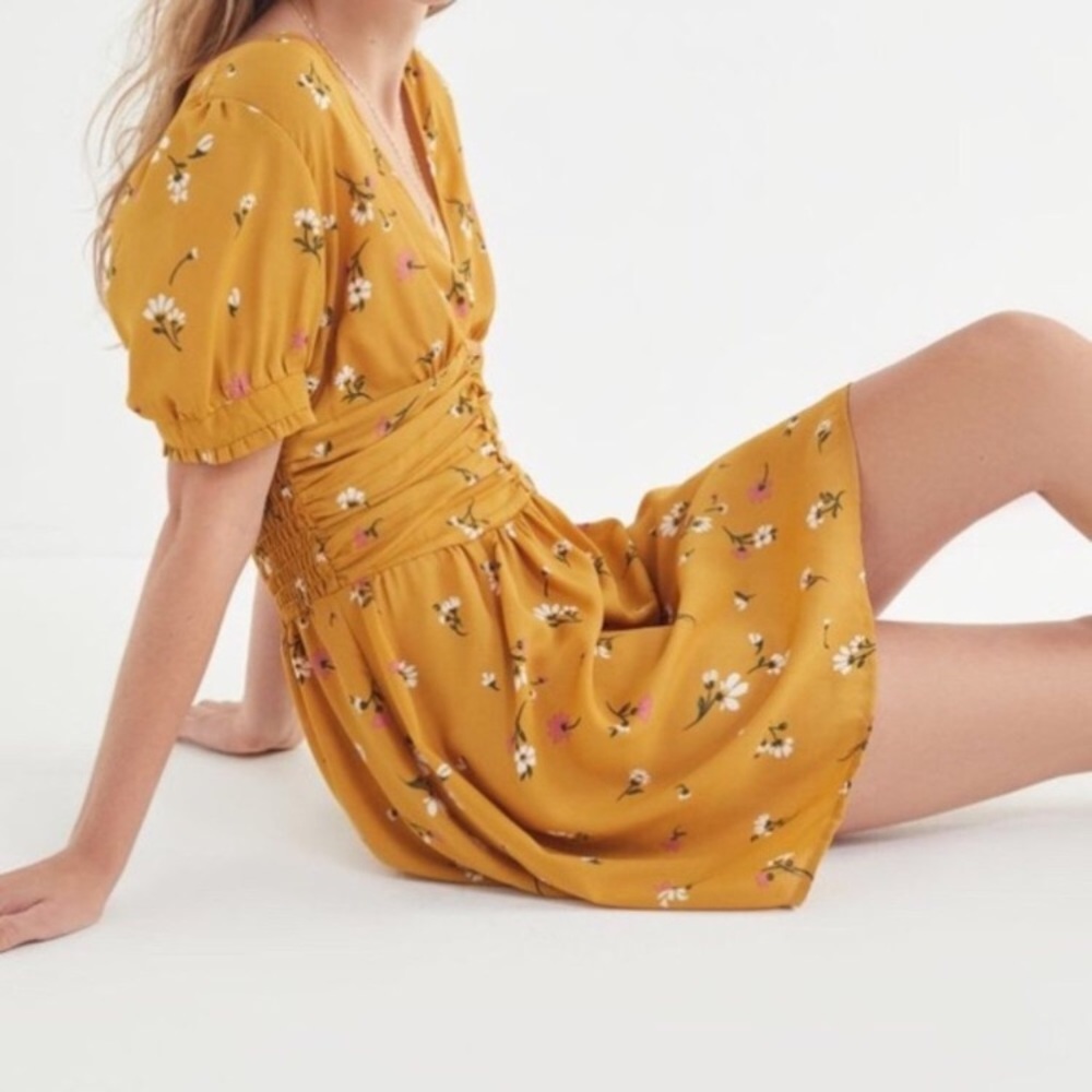 NWOT UO Emmy Ruched Short Sleeve Dress XS Mustard - Picture 2 of 7